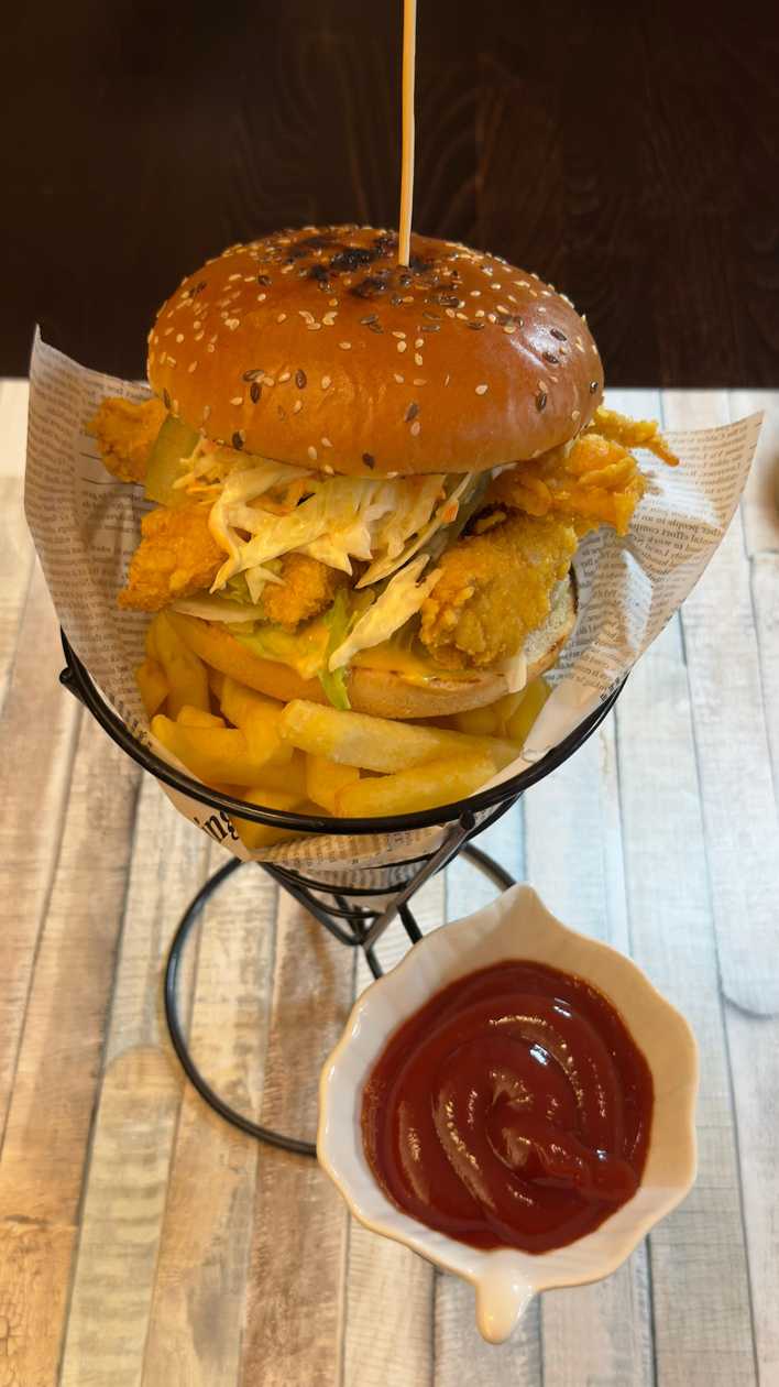 LUCKY  CHICKEN BURGER