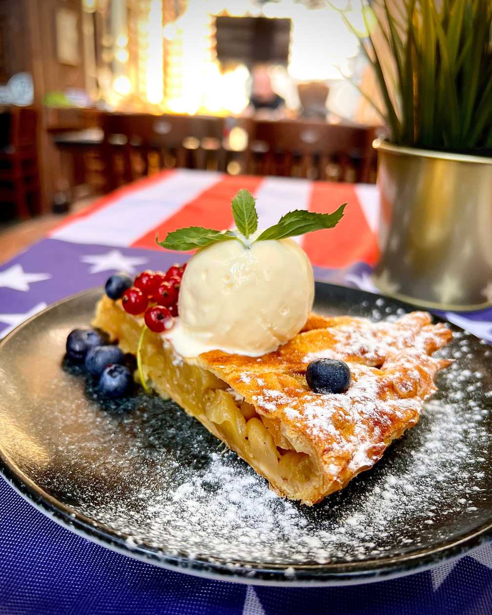 Stifler`s mom apple pie