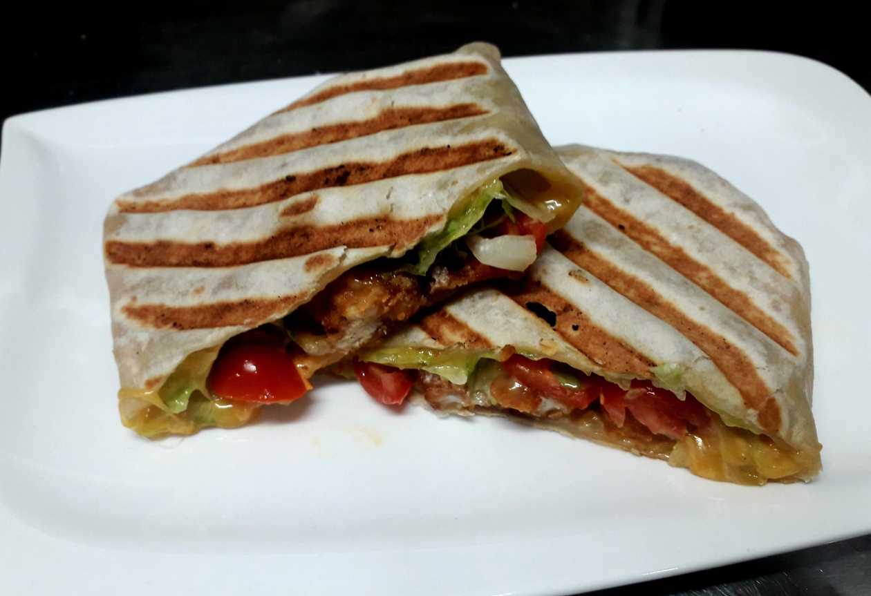 Tortilla Plněná Smaženým Kuřecím Masem