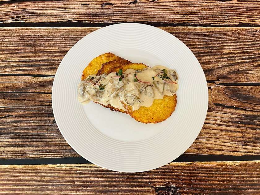 Deruny with mushroom sauce