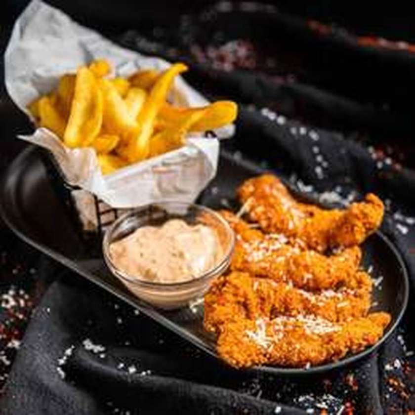 Grujoane din Piept de Pui cu Garnitură și Salată Varză