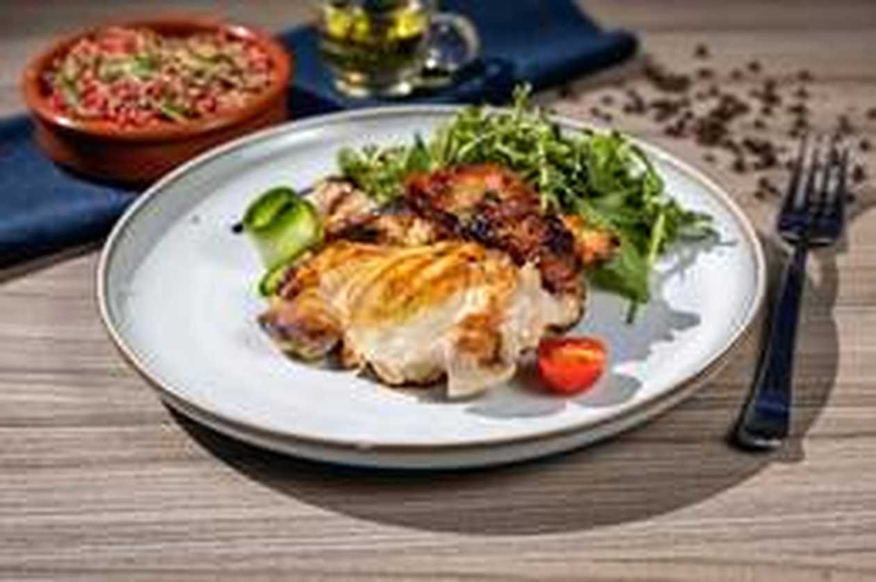 Pulpă de Pui Dezosată cu Garnitură și Salată Varză