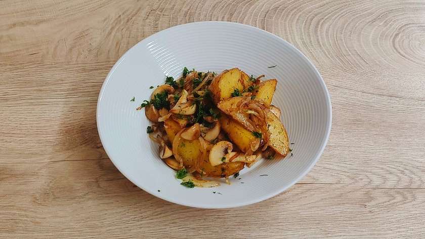 Rustic potato with mushrooms