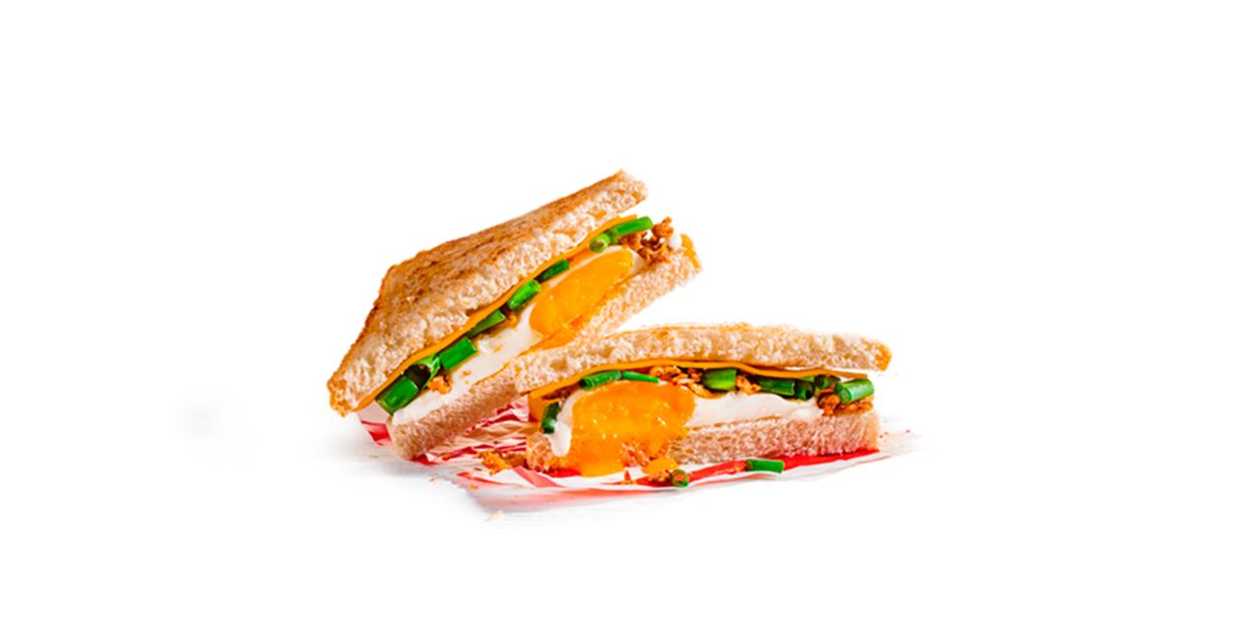 Tost z jajkiem i serem