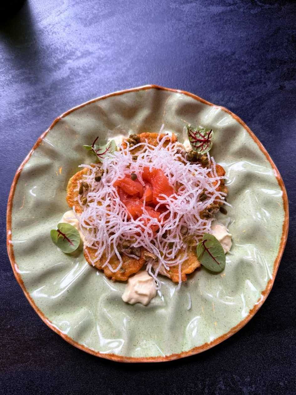 Кабачкові оладки з лососем