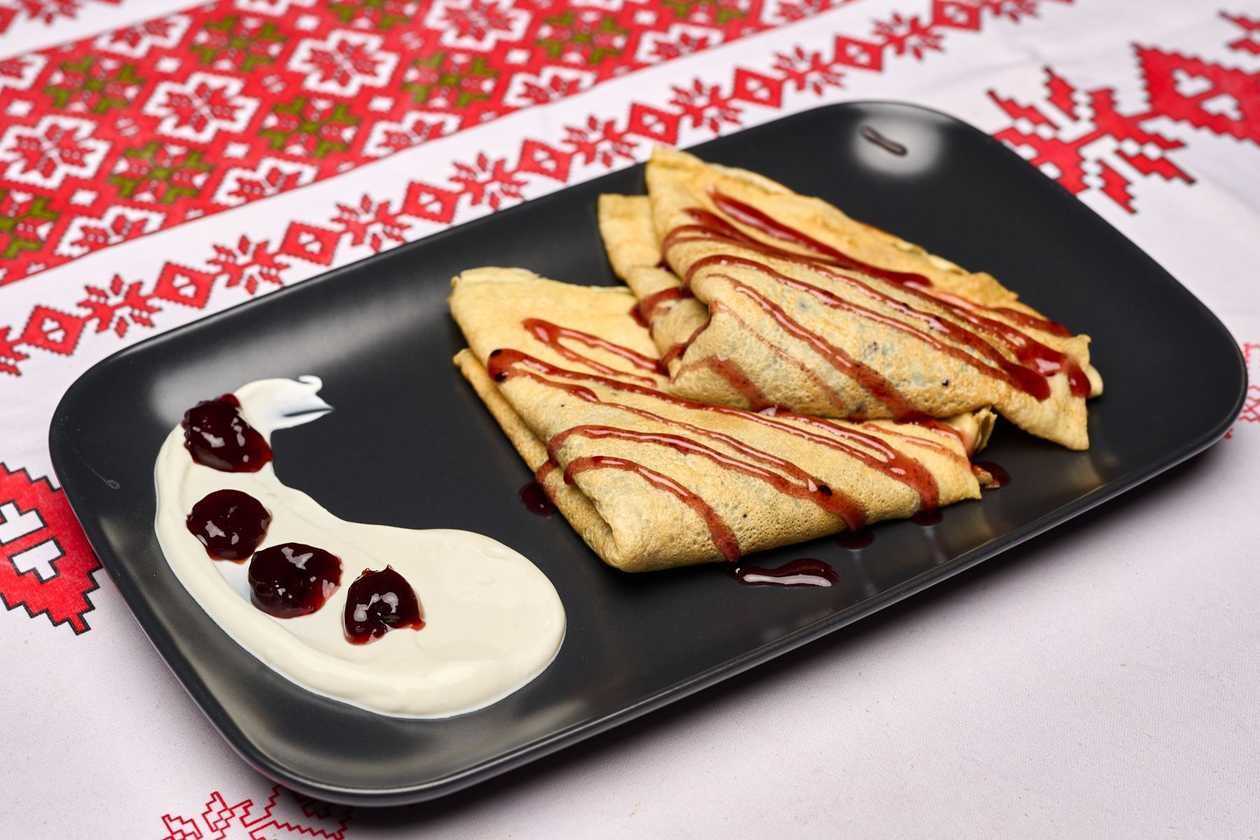Clatite cu dulceata de visine