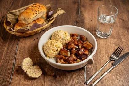 Sălățică de boeuf cu tigaie de purcel grăsuț