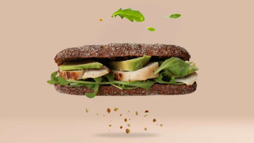 Skandynawska z kurczakiem i awokado