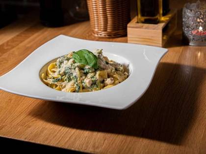 Tagliatelle con Pollo e Spinaci