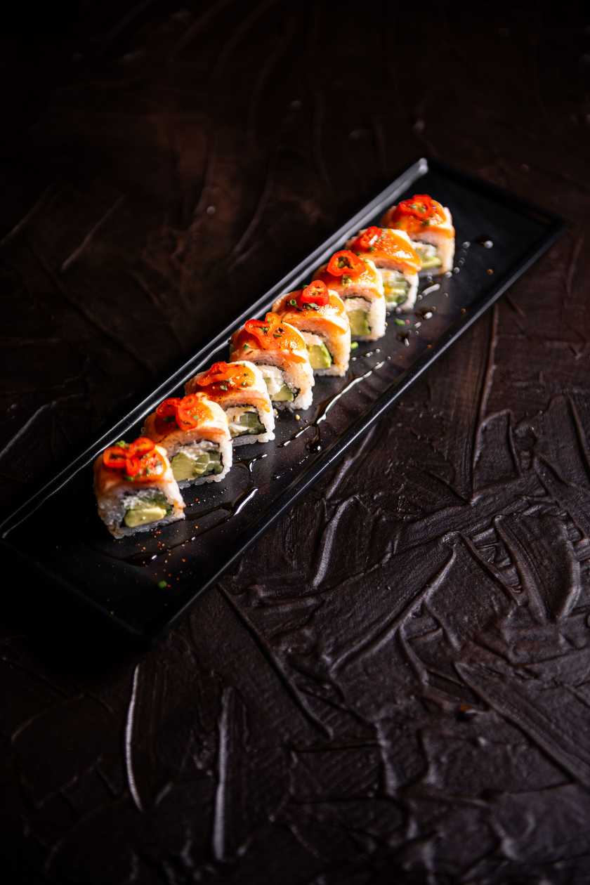 Flamed salmon roll