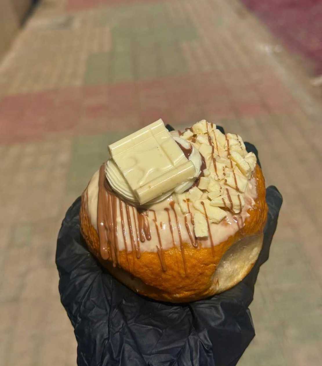 Milkybar Dream doughnut 🤍🍩