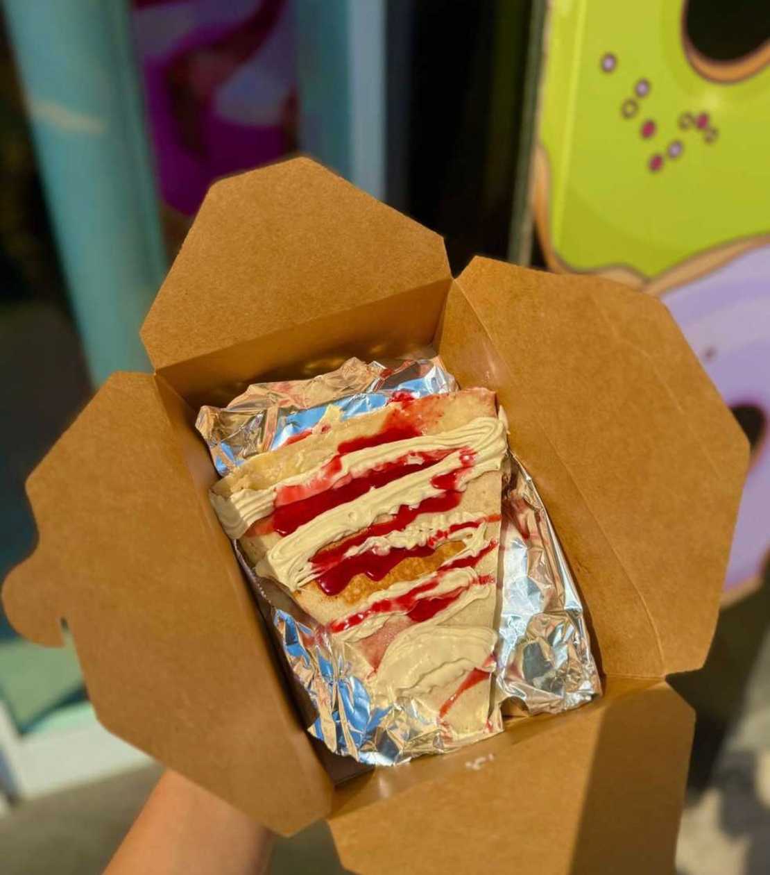 Strawberry & White choclate ( Crepe ) 🍰🍓