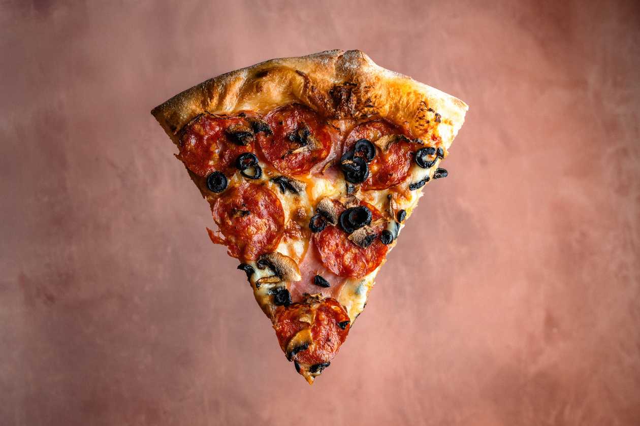 Felie de pizza Quattro Stagioni