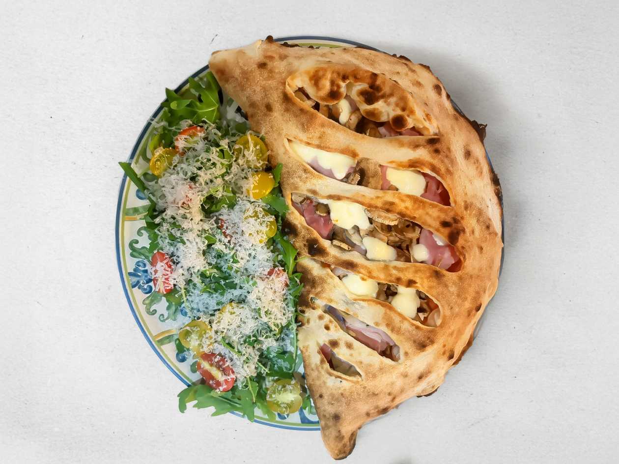 Calzone prosciutto e funghi