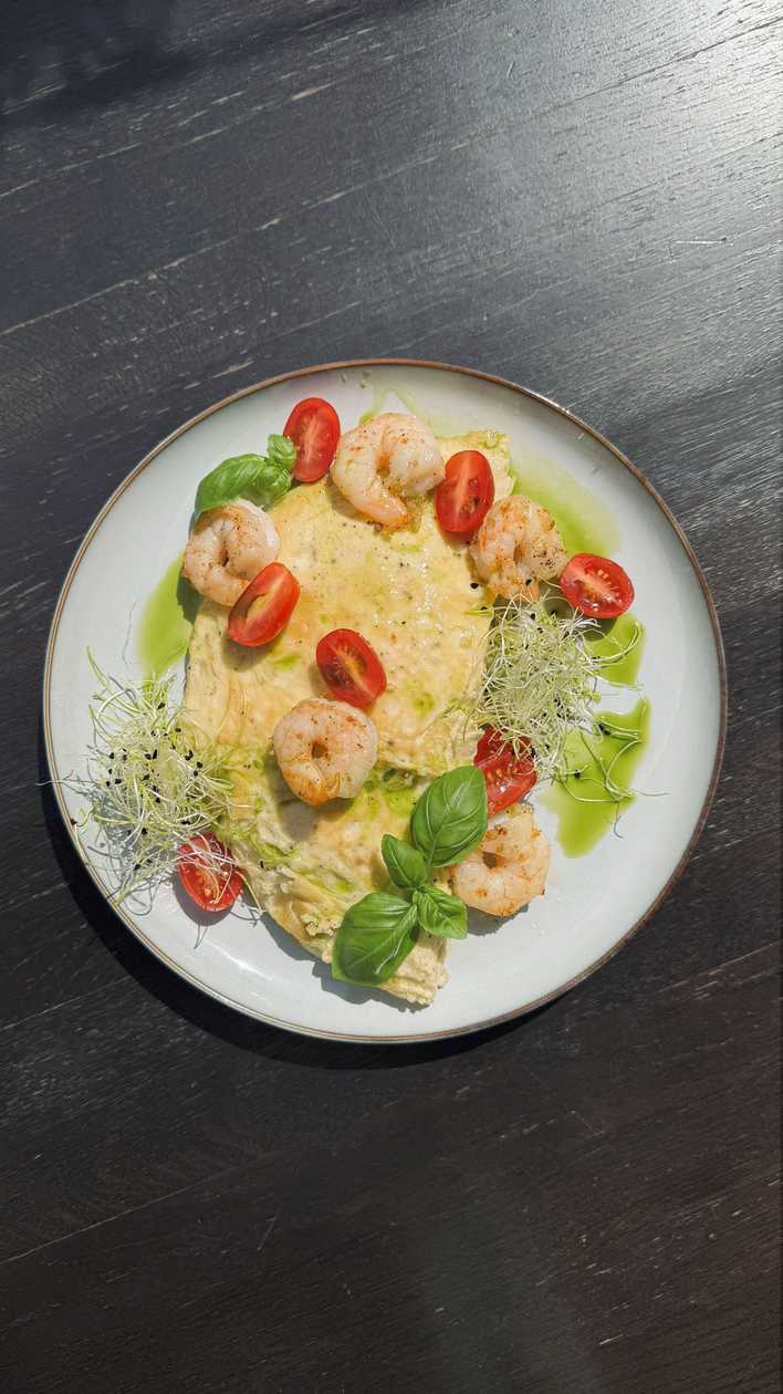 Omelette with Tiger Prawns and Cream Cheese with Truffle