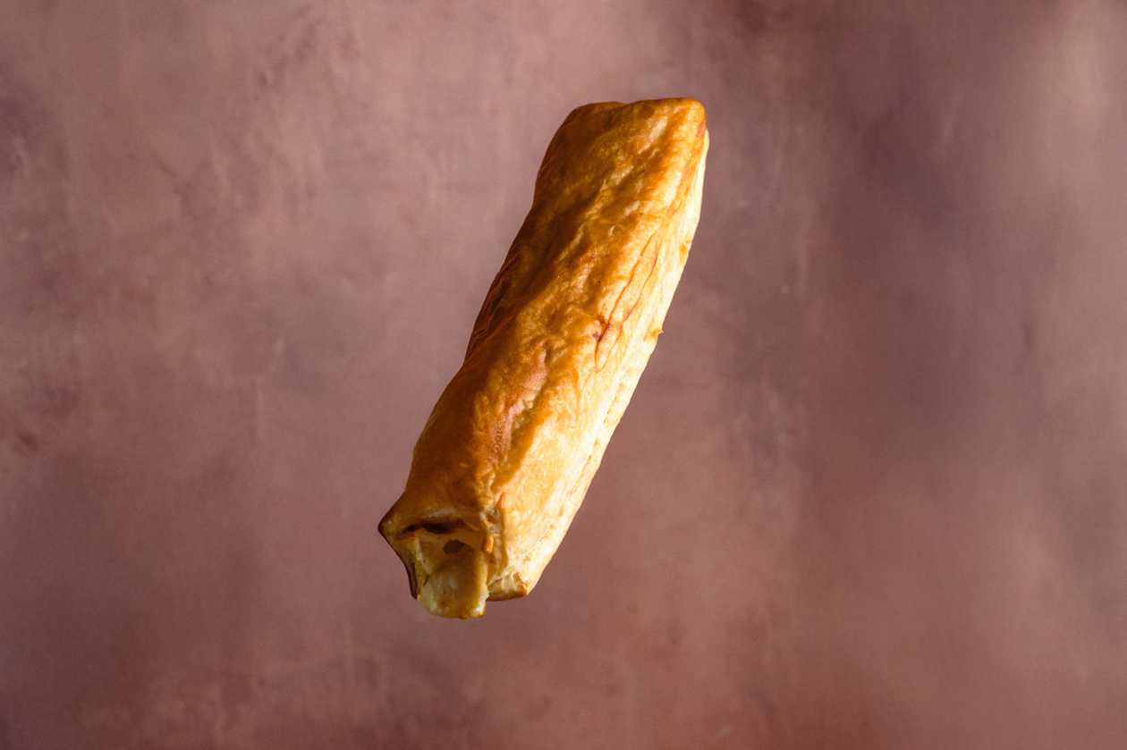 Ștrudel cu brânză dulce și stafide