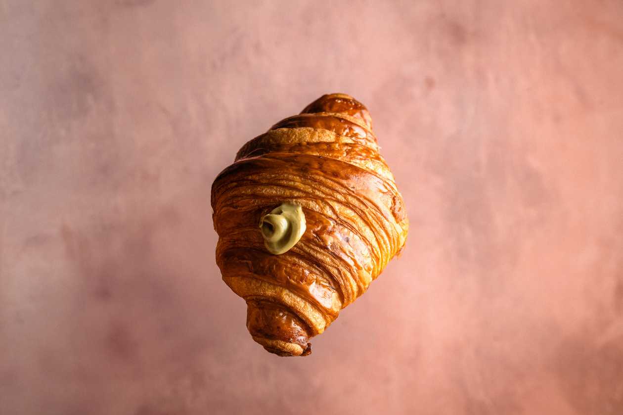 Croissant cu cremă de fistic - premium edition