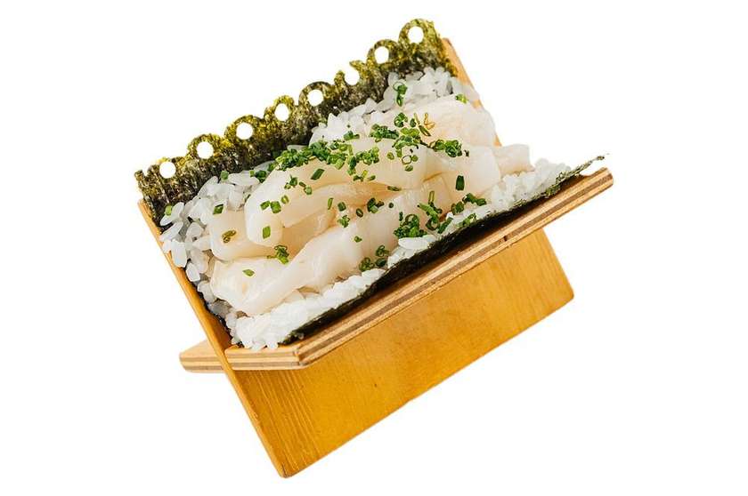 hand roll with scallop