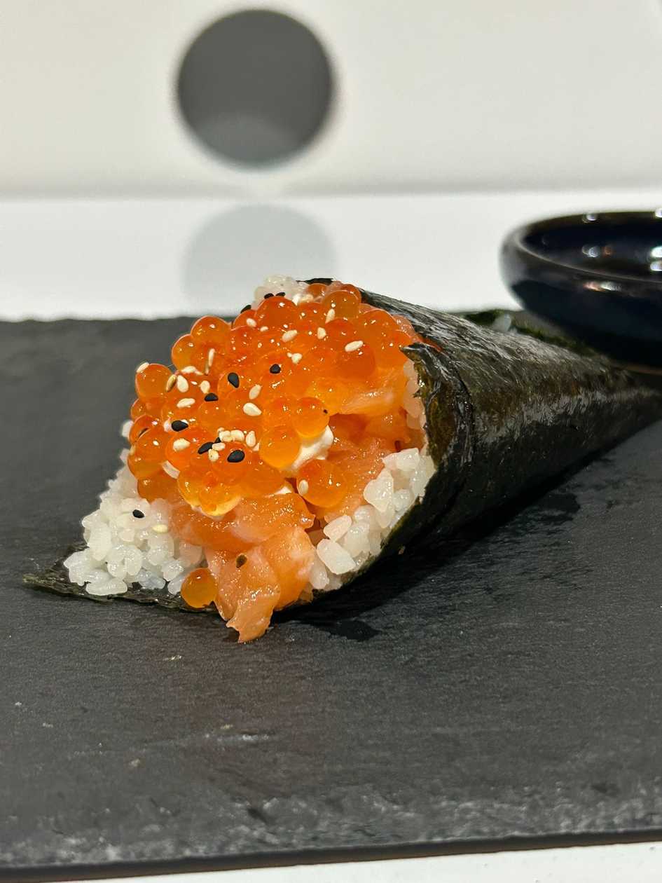 E1- TEMAKI SALMAO COM OVO SALMAO