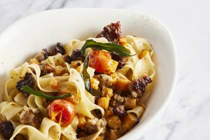 Pasta salsiccia, zucca e funghi