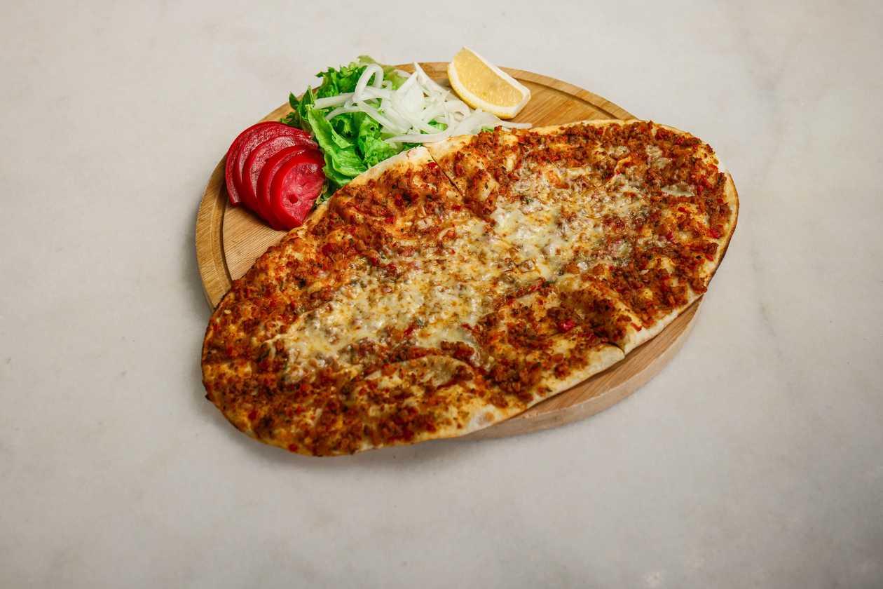 Kasarli lahmacun
