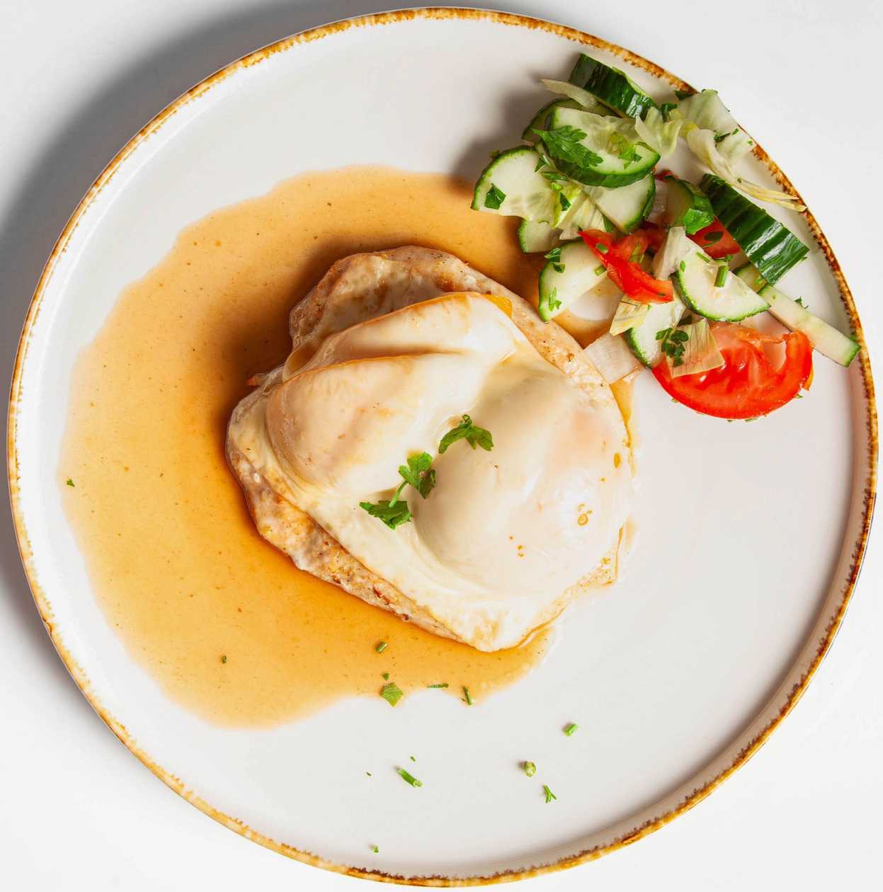 Kuřecí prsíčko zapečené s broskví a sýrem