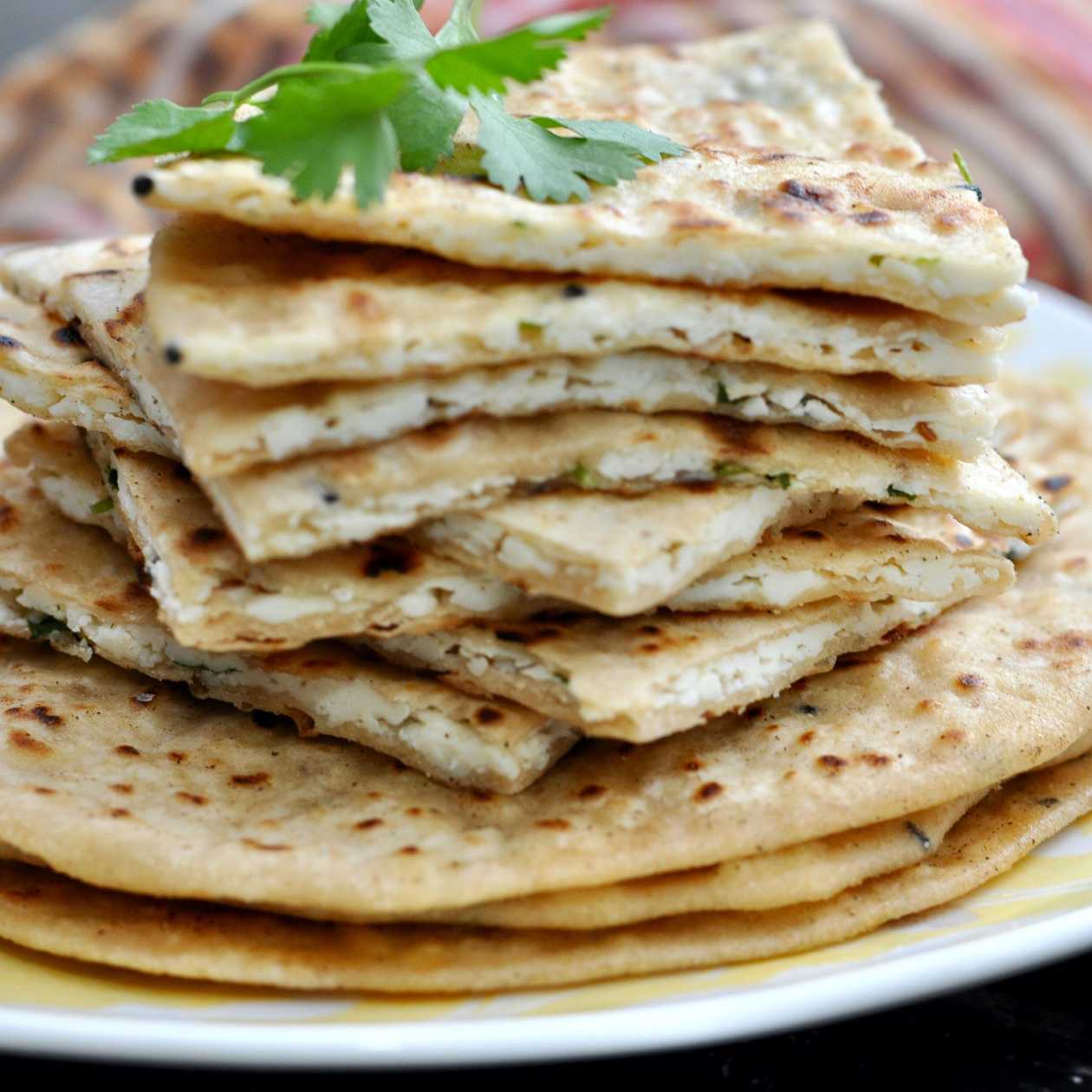 436. Paratha Kana, juustu, küüslauguga.