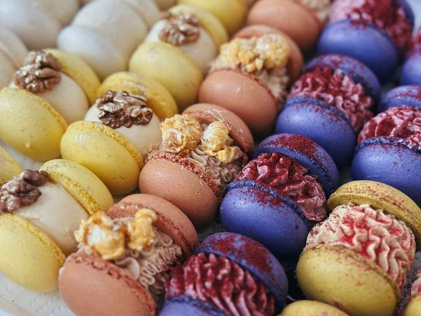 Макарунс в асортименті