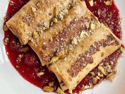 Млинці з рікотою та вишнею