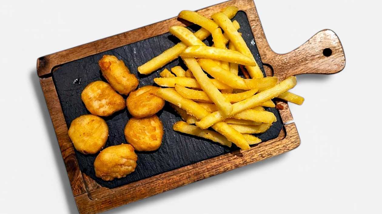 6 Chicken Nuggets & Fries