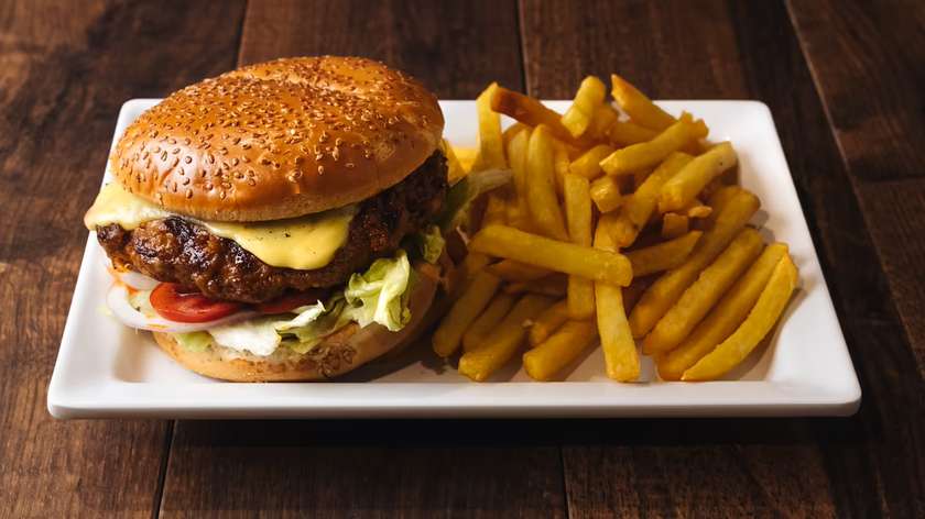 Buy El Classico burger and get 1 coka cola free