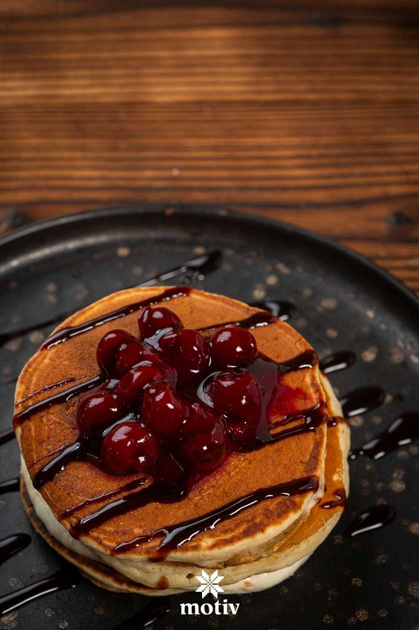 Pancakes with Cherries and Cheesecake Cream
