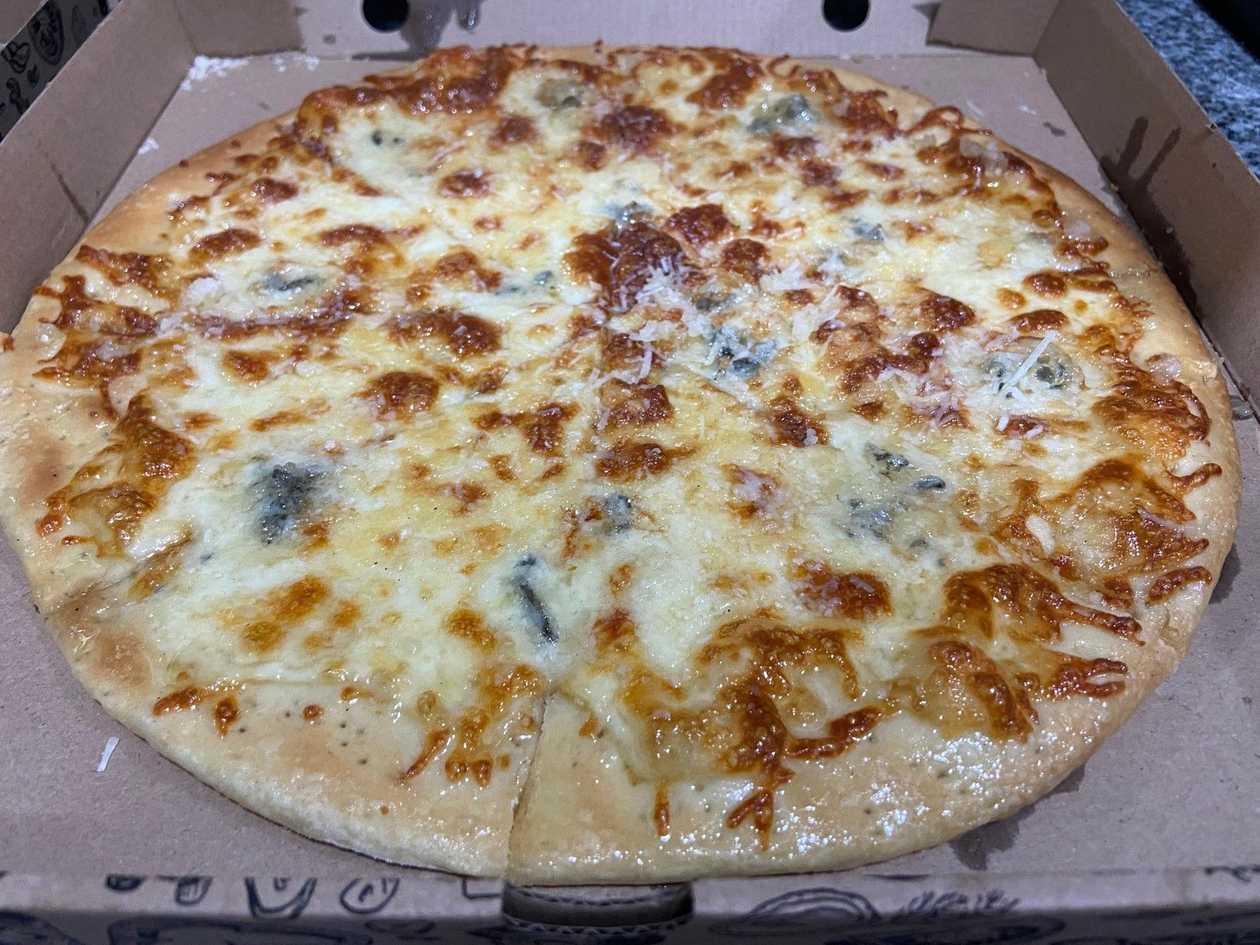 Quattro Formaggi Pizza