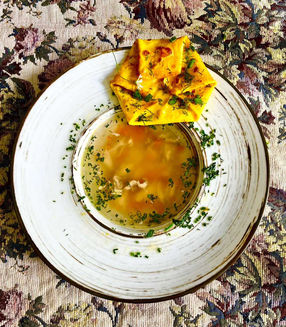 Slow-Cooked Rustic Chicken Broth