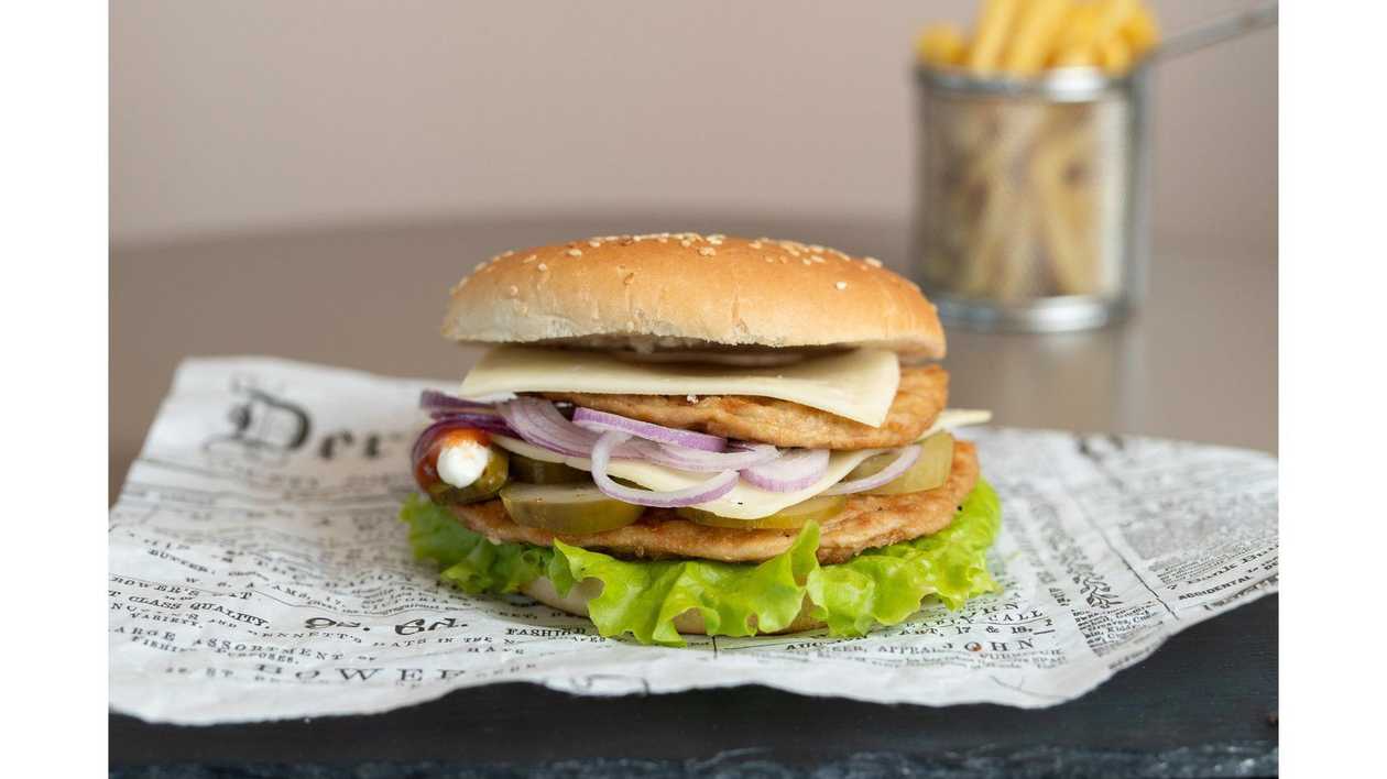 Dublu Cheeseburger Pui