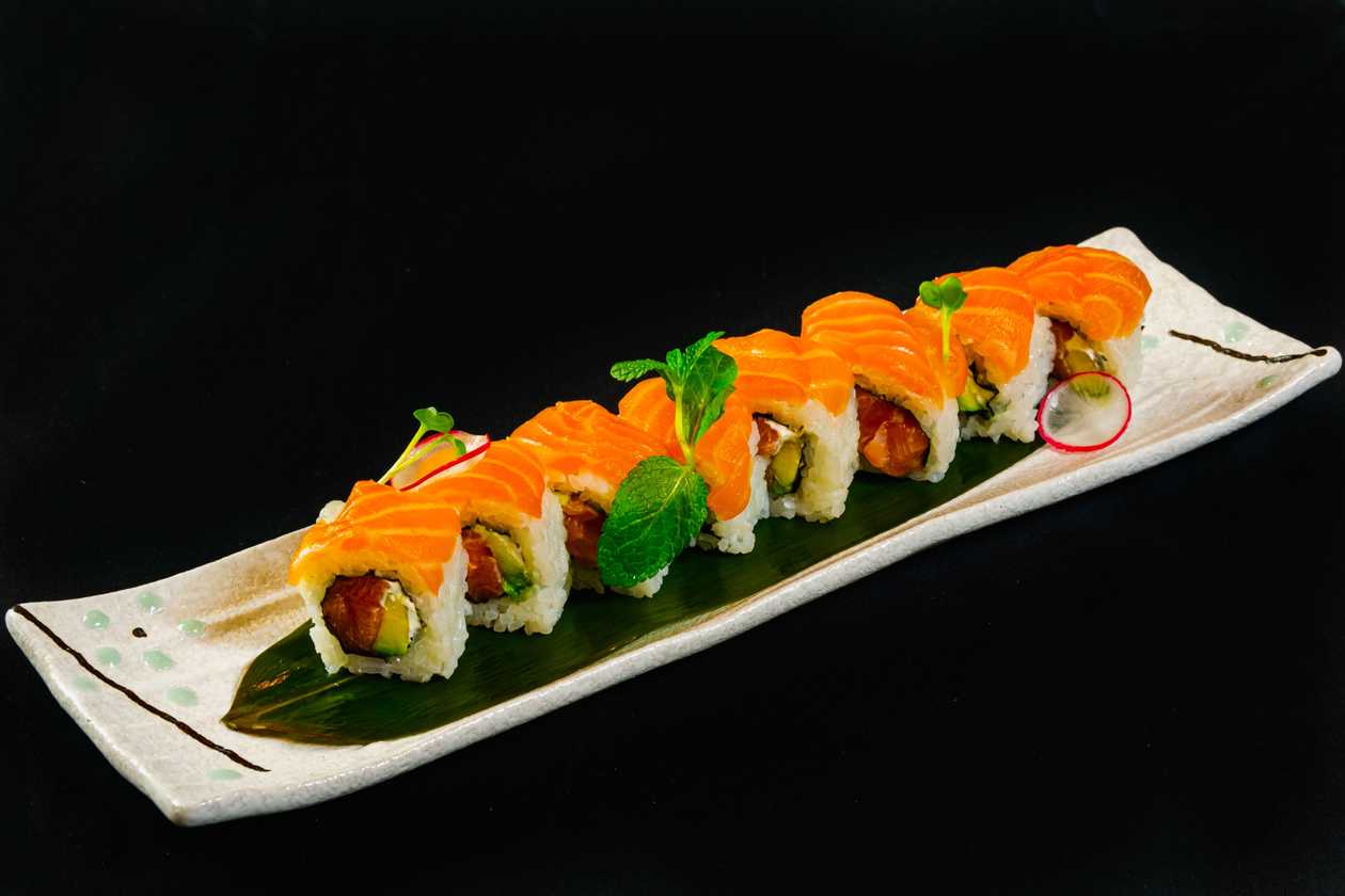 Grilovaný losos roll 8ks