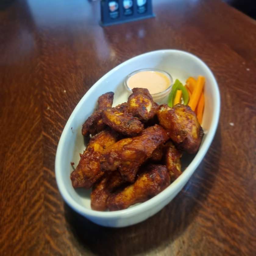 Chicken Wings in BBQ Marinade, Fresh Vegetables, Sweet Chilli Sauce