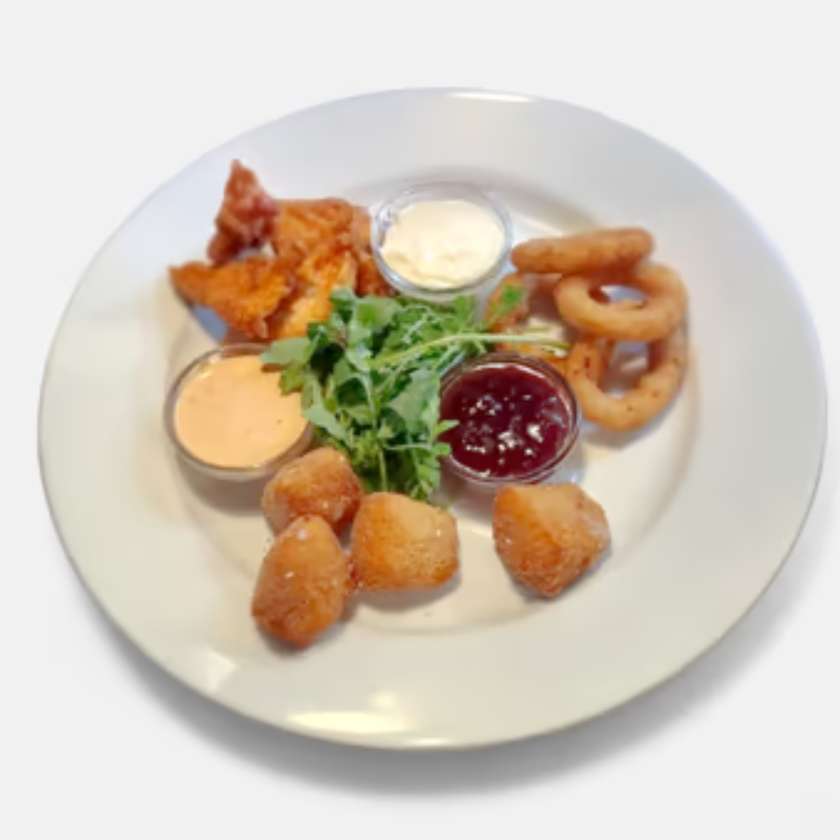 Fried Trio – Onion Rings, Cheese Nuggets, Chicken Strips, Dressings, Cranberries, Garlic Dip
