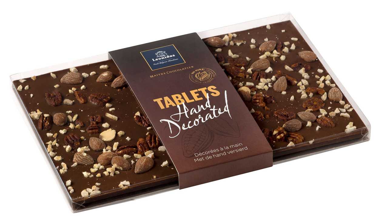 MAXI Chocolate Bar with Pecan Nuts 300 g