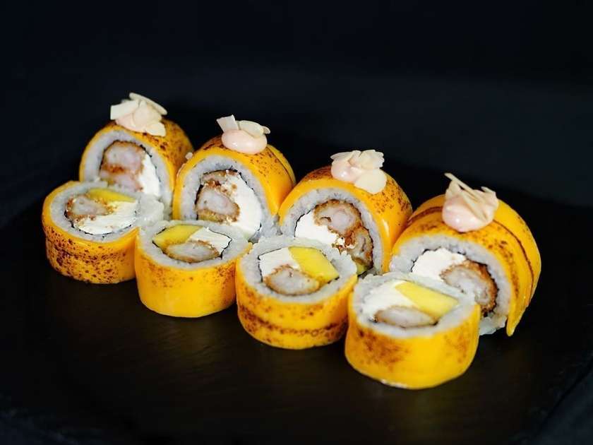 Cheese Roll with Tempura Shrimp (8 pieces)