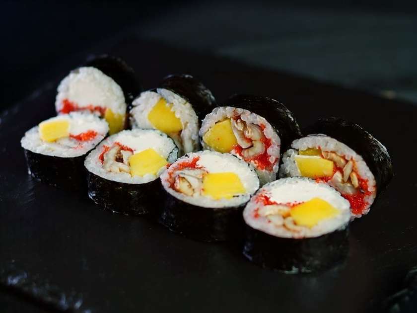 Futomaki with Eel and Mango (8 pieces)