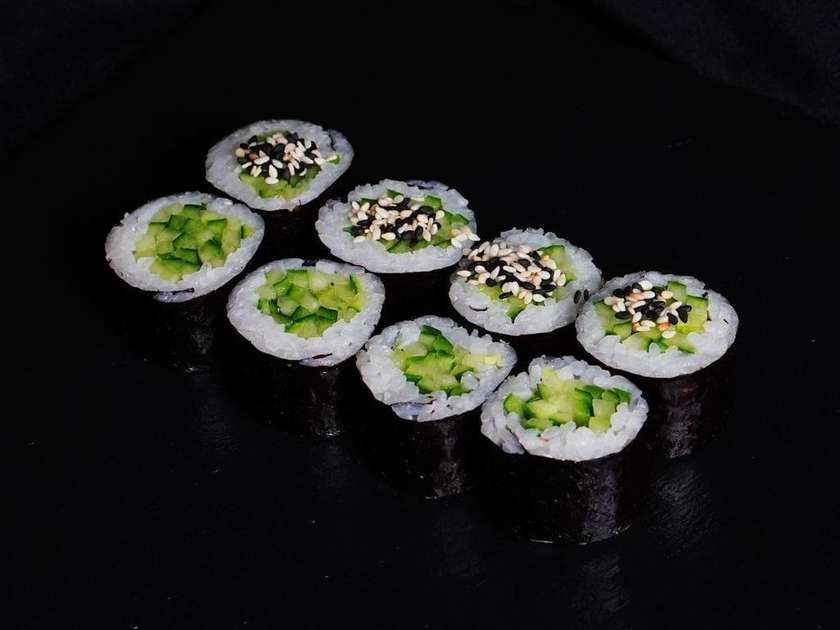 Maki with Cucumber (8 pieces)