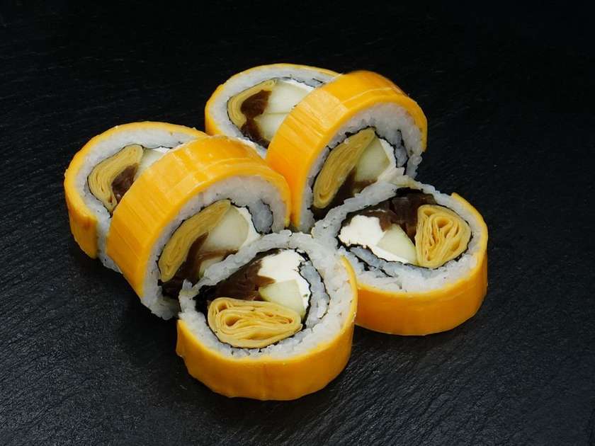 Philadelphia with pear and tamago (6 pieces)