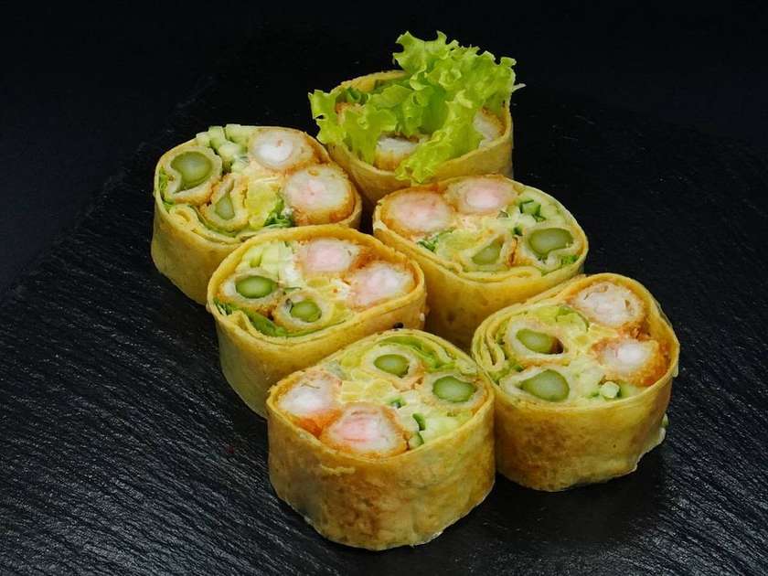 Spring roll with Shrimps in tempura and tomago (6 pieces)