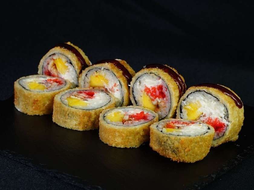 Hot Roll with Eel and Mango (8 pieces)