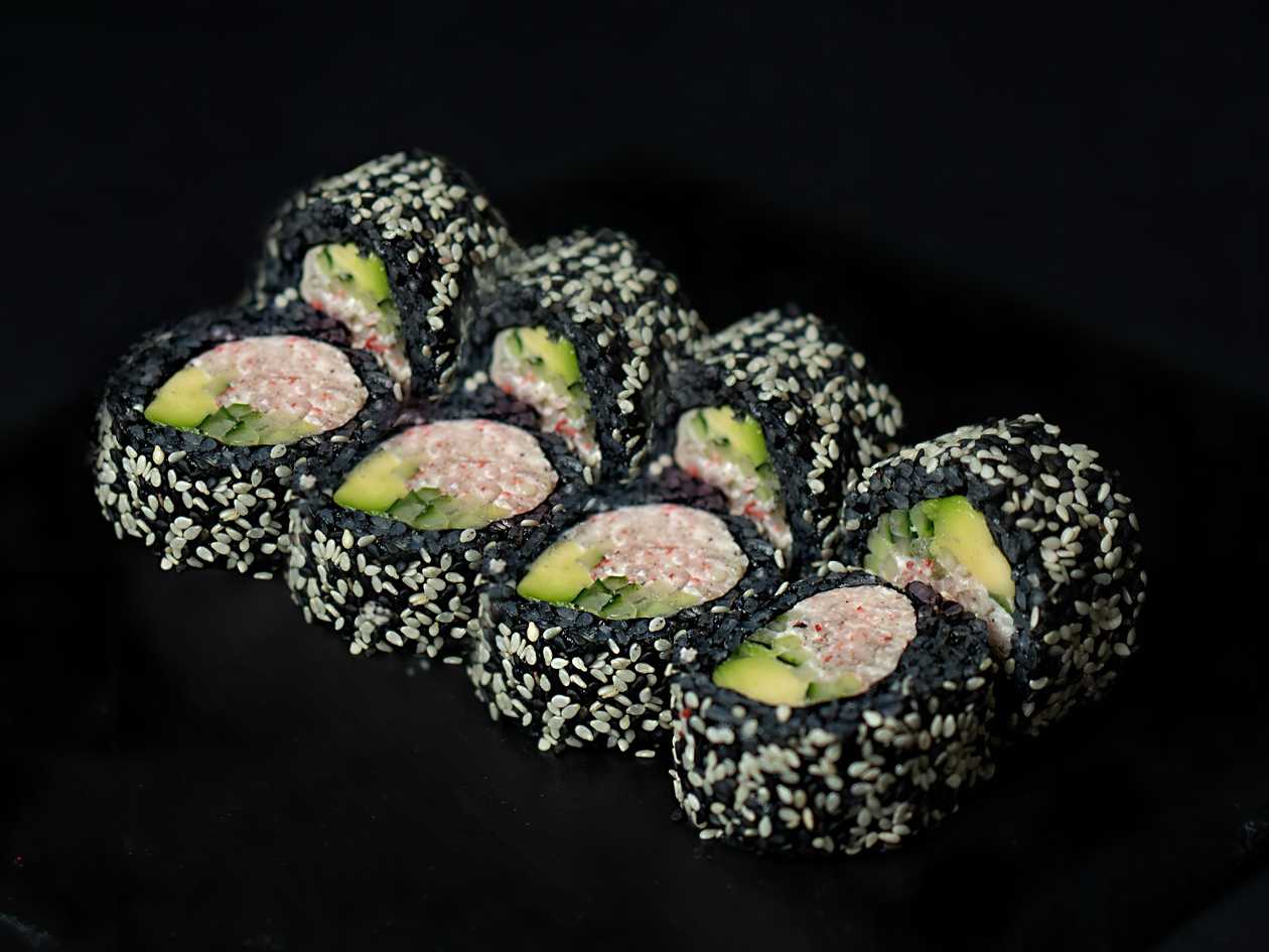 Black Philadelphia with Snow Crab in Sesame Seeds (8 pieces)