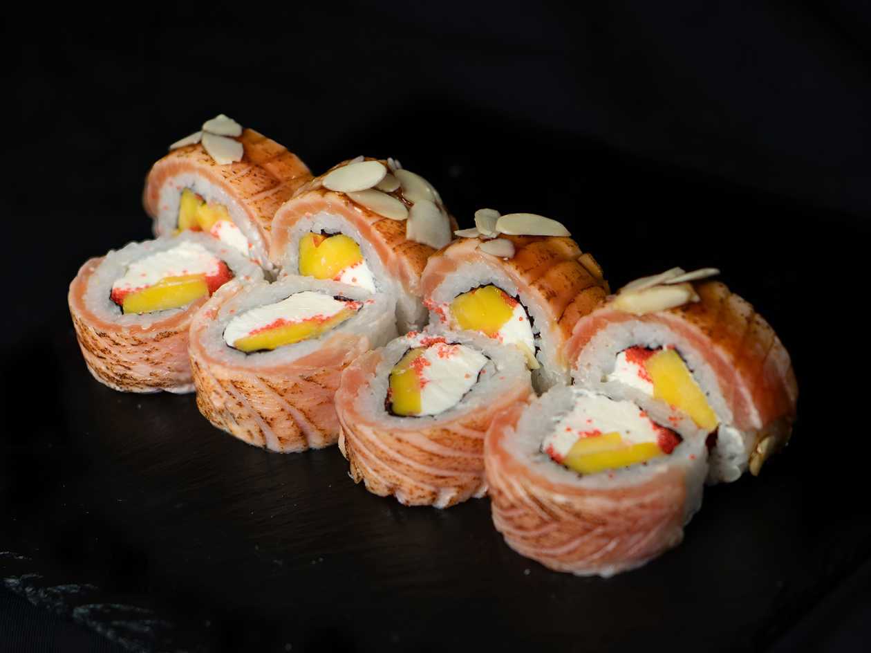 Tropical Salmon with Mango (8 pieces)