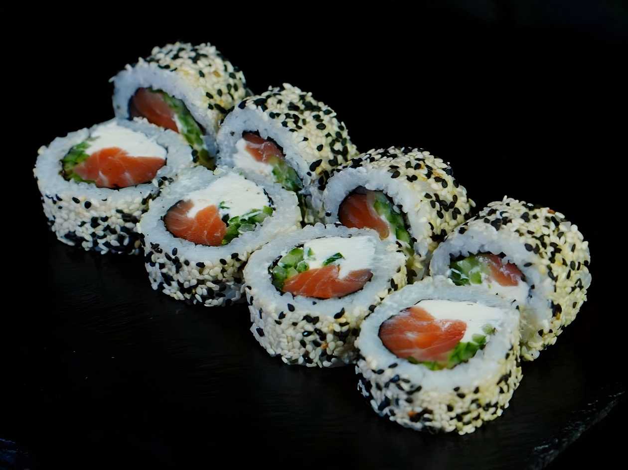 Philadelphia with Salmon in Sesame seeds (8 pieces)