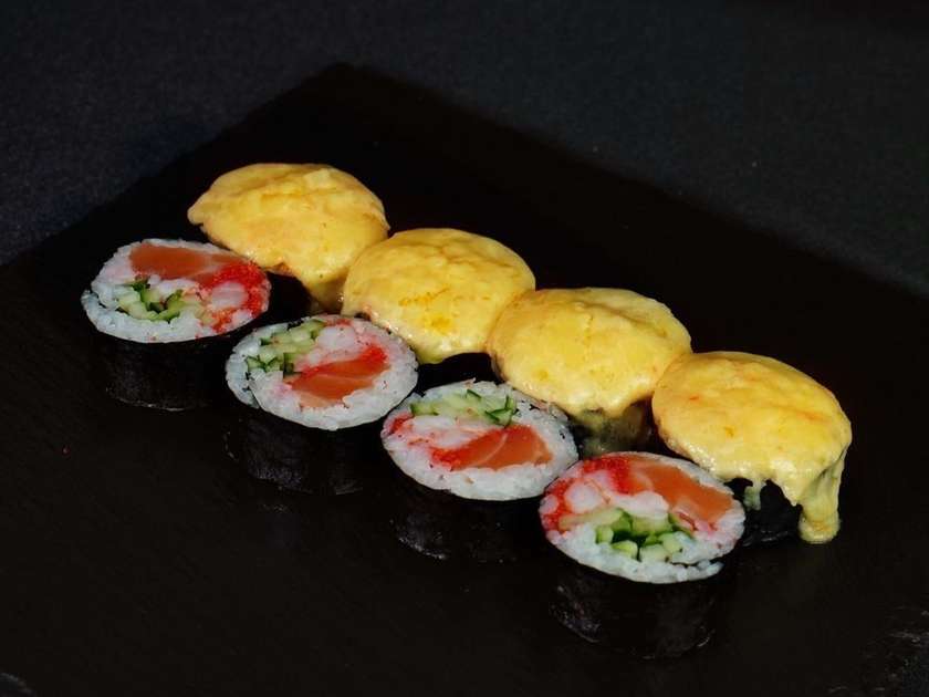 Baked Roll with Salmon and Shrimp (8 pieces)
