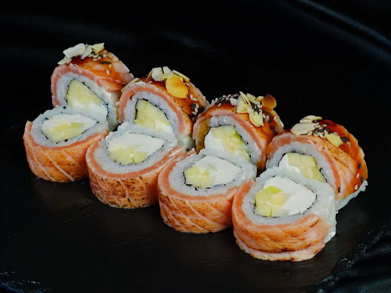 Philadelphia with Grilled Salmon and Pear (8 pieces)